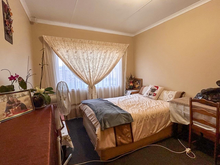 2 Bedroom Property for Sale in Kannoniers Park North West